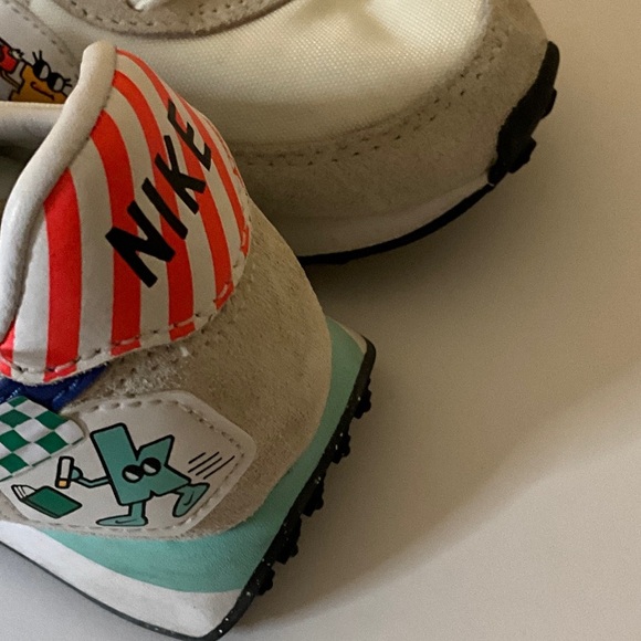 Nike Kids White and Blue Sneakers with Red Accents - Picture 3 of 5